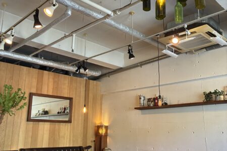堤防沿いのオシャレなカフェ😍